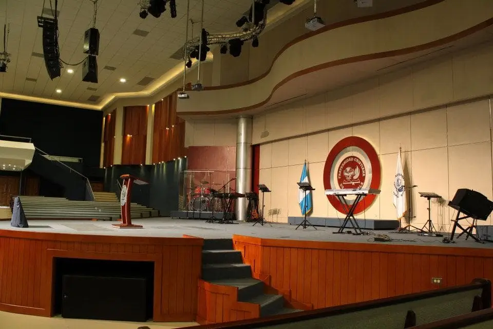 Auditorium Fraternidad Cristiana de Guatemala - Vista escenario
