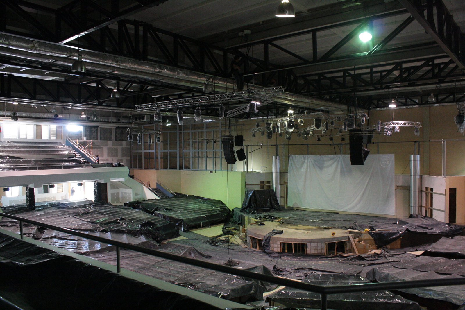 Auditorium Fraternidad Cristiana de Guatemala - Proyecto en desarrollo - Vista hacia el escenario desde las butacas